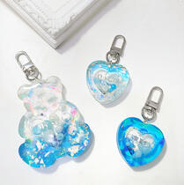 右:整片鐳射紙 中:大亮片 左:鐳射紙碎